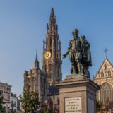 Rubens standbeeld en de Onze-Lieve-Vrouwe Basiliek